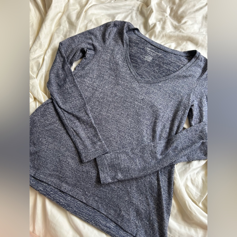 American Eagle Soft & Sexy “Plush” Long Sleeve V neck Size XS
